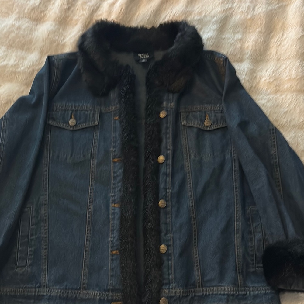 Vintage denim jacket with detail “fur”